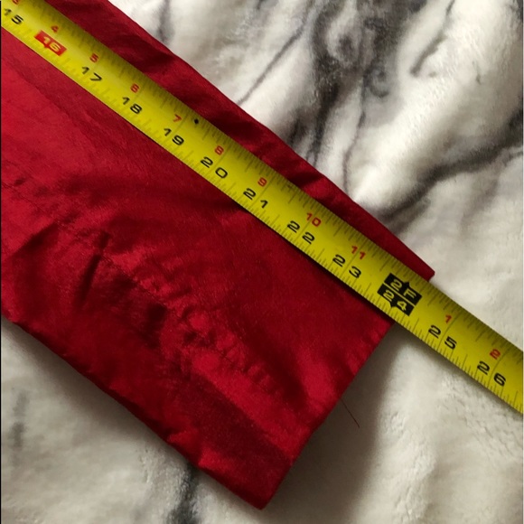 Tabi Red Silk lounge jacket - Picture 9 of 10